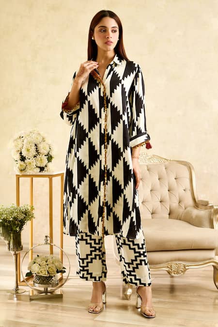 Shop Rainas Black Satin, Chiffon Sequins, Tassels Collared, Geometric Print Kurta Pant Set Online at Aza Fashions Shop_Rainas_Black Satin, Chiffon Sequins, Tassels Collared, Geometric Print Kurta Pant Set _Online_at_Aza_Fashions