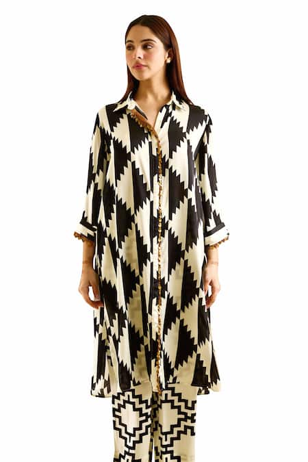 Buy Rainas Black Satin, Chiffon Sequins, Tassels Collared, Geometric Print Kurta Pant Set Buy_Rainas_Black Satin, Chiffon Sequins, Tassels Collared, Geometric Print Kurta Pant Set