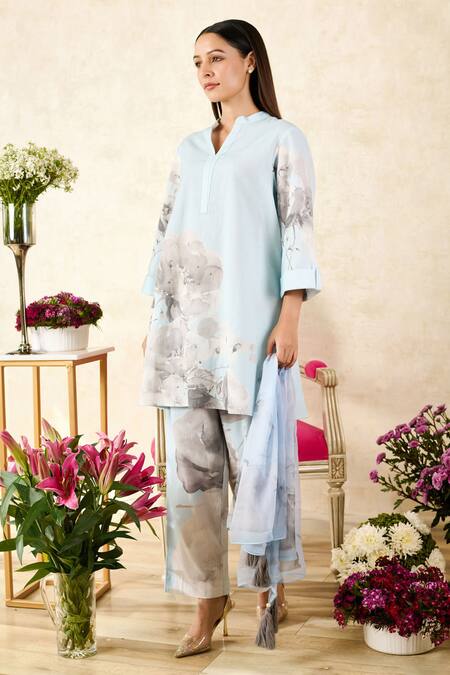 Shop Rainas Blue Linen, Chiffon Sequins Mandarin Collar Rosebud Print Tunic Pant Set Shop_Rainas_Blue Linen, Chiffon Sequins Mandarin Collar Rosebud Print Tunic Pant Set