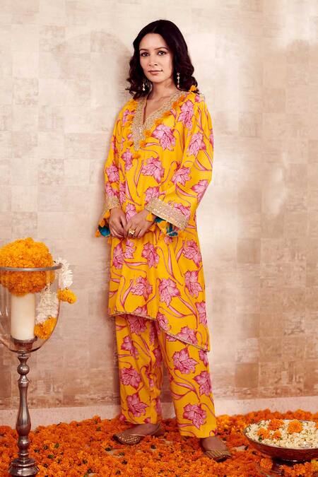Rainas Yellow Cotton, Silk Sequins, Embroidery V-neck Floral Print Kurta And Pant Set at Aza Fashions Rainas_Yellow Cotton, Silk Sequins, Embroidery V-neck Floral Print Kurta And Pant Set _at_Aza_Fashions