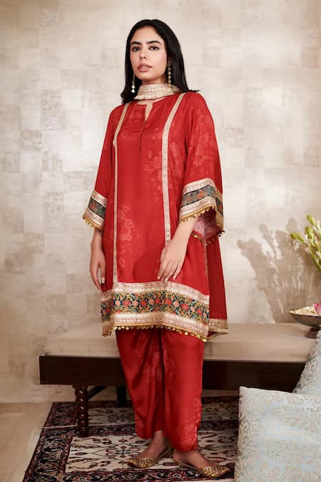 Rainas Embroidered Kurta Pant Set 