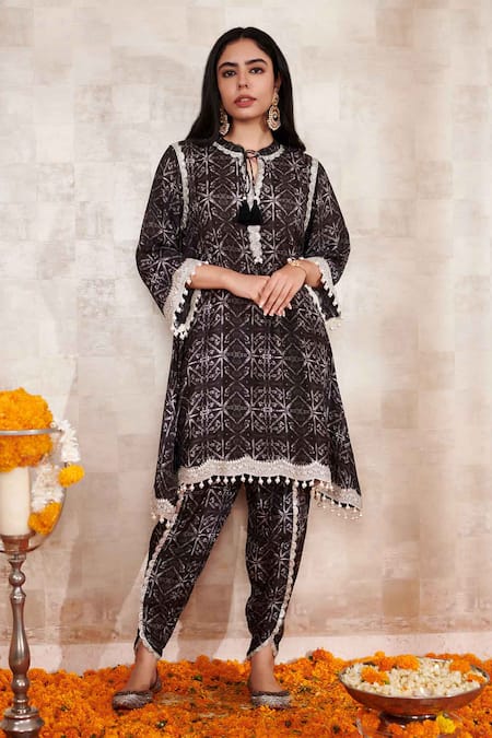 Rainas Geometric Print Lace Embroidered Kurta & Pant Set 