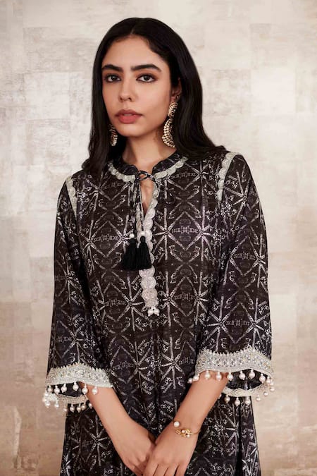 Shop Rainas Black Cotton, Silk Lace Round Neck Geometric Print Embroidered Kurta And Pant Set at Aza Fashions Shop_Rainas_Black Cotton, Silk Lace Round Neck Geometric Print Embroidered Kurta And Pant Set_at_Aza_Fashions