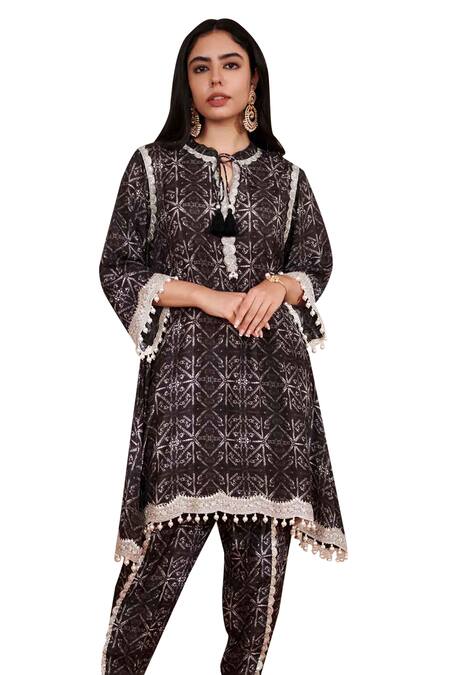 Rainas Black Cotton, Silk Lace Round Neck Geometric Print Embroidered Kurta And Pant Set Online at Aza Fashions Rainas_Black Cotton, Silk Lace Round Neck Geometric Print Embroidered Kurta And Pant Set_Online_at_Aza_Fashions