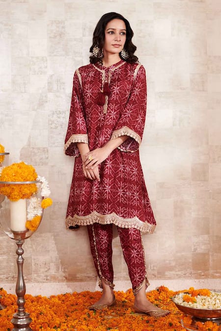 Rainas Lace Embroidered Geometric Print Kurta & Pant Set 