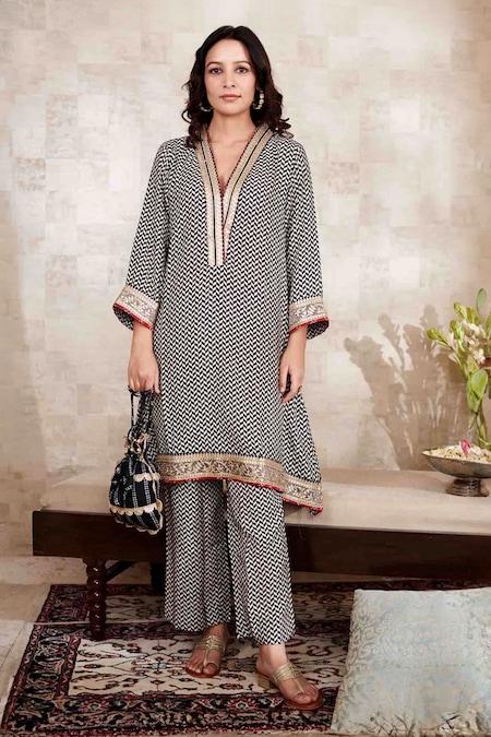 Rainas Black Cotton, Silk Embroidery V-neck Chevron Vector Print Kurta Pant Set 