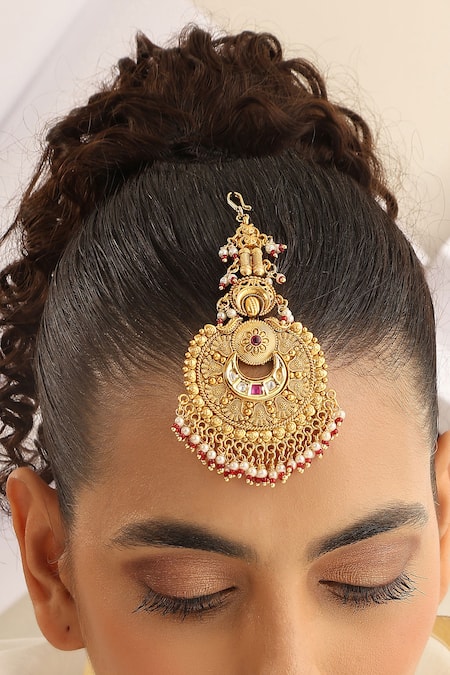 SUIKALA_Red Carved Floral Temple Maangtikka _Online_at_Aza_Fashions