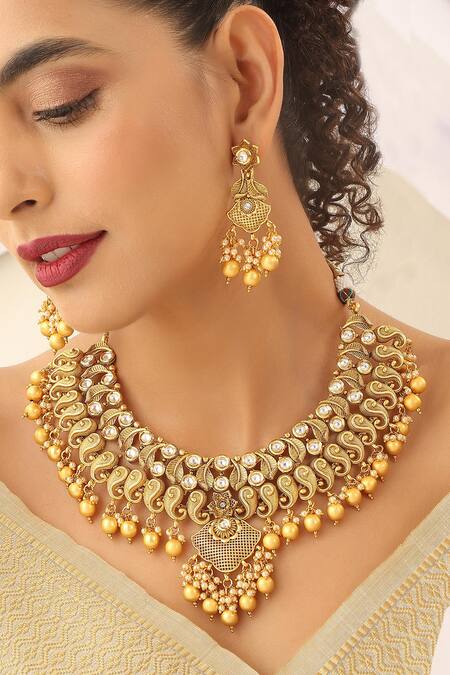 Buy_SUIKALA_Gold Plated Pearls Paisley Carved Motif Necklace Set _Online_at_Aza_Fashions