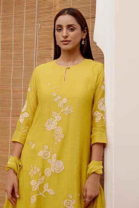 Buy_Vaayu_Yellow Muslin Embroidery Round Neck Floral Applique Work Kurta Pant Set_Online_at_Aza_Fashions