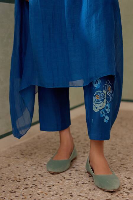 Buy Vaayu Blue Muslin, Cotton Embroidery Floral Applique Work Asymmetric Kurta And Pant Set Buy_Vaayu_Blue Muslin, Cotton Embroidery Floral Applique Work Asymmetric Kurta And Pant Set