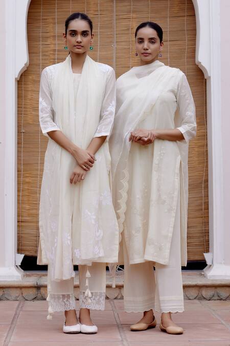 Vaayu White Muslin, Cotton Embroidery Round Neck Swan Applique Work Kurta Pant Set Online at Aza Fashions Vaayu_White Muslin, Cotton Embroidery Round Neck Swan Applique Work Kurta Pant Set_Online_at_Aza_Fashions