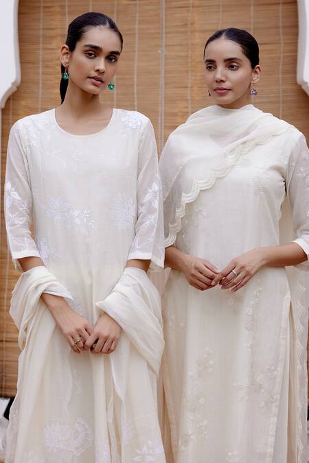 Buy Vaayu White Muslin, Cotton Embroidery Round Neck Swan Applique Work Kurta Pant Set Online at Aza Fashions Buy_Vaayu_White Muslin, Cotton Embroidery Round Neck Swan Applique Work Kurta Pant Set_Online_at_Aza_Fashions