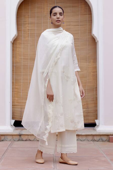 Vaayu White Muslin, Cotton Embroidery Round Neck Swan Applique Work Kurta Pant Set at Aza Fashions Vaayu_White Muslin, Cotton Embroidery Round Neck Swan Applique Work Kurta Pant Set_at_Aza_Fashions