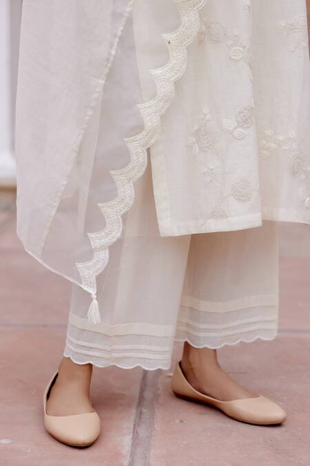 Buy Vaayu White Muslin, Cotton Embroidery Round Neck Swan Applique Work Kurta Pant Set Buy_Vaayu_White Muslin, Cotton Embroidery Round Neck Swan Applique Work Kurta Pant Set