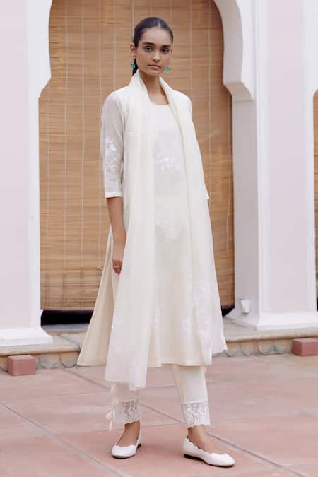 Vaayu White Muslin Embroidery, Tassels Round Neck Floral Applique Kurta Pant Set Online at Aza Fashions Vaayu_White Muslin Embroidery, Tassels Round Neck Floral Applique Kurta Pant Set _Online_at_Aza_Fashions