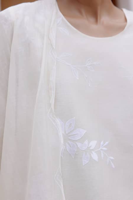 Shop Vaayu White Muslin Embroidery, Tassels Round Neck Floral Applique Kurta Pant Set Online at Aza Fashions Shop_Vaayu_White Muslin Embroidery, Tassels Round Neck Floral Applique Kurta Pant Set _Online_at_Aza_Fashions