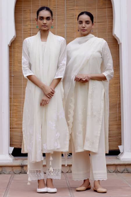 Buy Vaayu White Muslin Embroidery, Tassels Round Neck Floral Applique Kurta Pant Set Buy_Vaayu_White Muslin Embroidery, Tassels Round Neck Floral Applique Kurta Pant Set