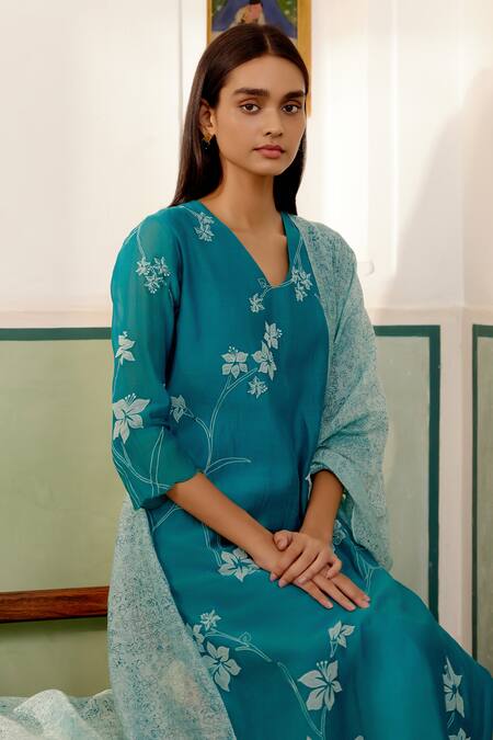 Buy_Vaayu_Blue Muslin, Cotton Embroidery V-neck Floral Kurta Pant Set