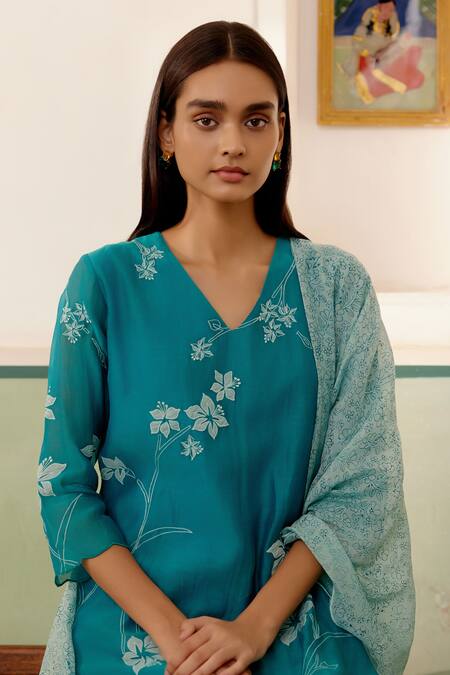 Shop_Vaayu_Blue Muslin, Cotton Embroidery V-neck Floral Kurta Pant Set
