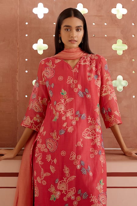 Vaayu_Pink Muslin, Cotton Embroidery V-neck Floral Kantha Kurta Pant Set _at_Aza_Fashions