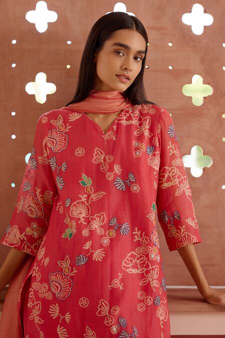 Buy_Vaayu_Pink Muslin, Cotton Embroidery V-neck Floral Kantha Kurta Pant Set 