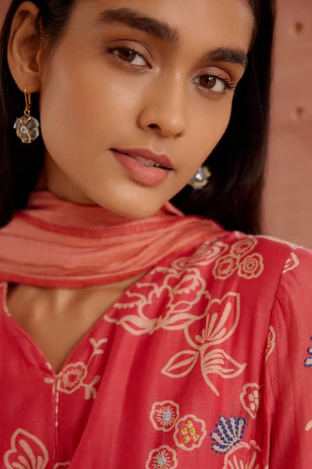 Shop_Vaayu_Pink Muslin, Cotton Embroidery V-neck Floral Kantha Kurta Pant Set 