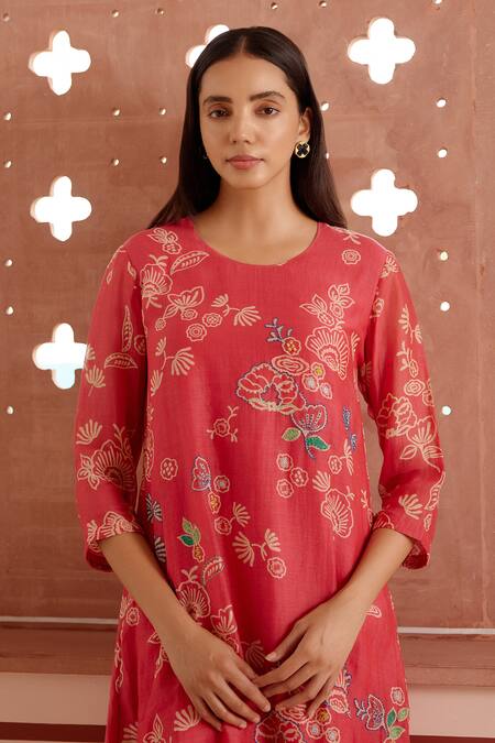 Vaayu_Pink Muslin, Cotton Embroidery Round Neck Floral Print Kurta And Pant Set_at_Aza_Fashions