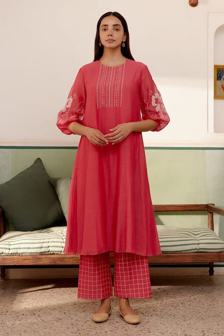 Vaayu Pink Muslin Cotton Embroidered Floral Applique Work Kurta And Checkered Pant Set 