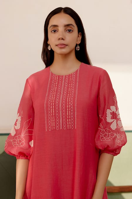 Vaayu Pink Muslin, Cotton Embroidery Floral Applique Work Kurta And Checkered Pant Set at Aza Fashions Vaayu_Pink Muslin, Cotton Embroidery Floral Applique Work Kurta And Checkered Pant Set _at_Aza_Fashions