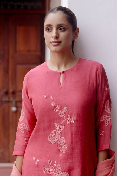 Shop Vaayu Pink Muslin, Cotton Embroidery Round Neck Floral Applique Kurta And Pant Set Shop_Vaayu_Pink Muslin, Cotton Embroidery Round Neck Floral Applique Kurta And Pant Set