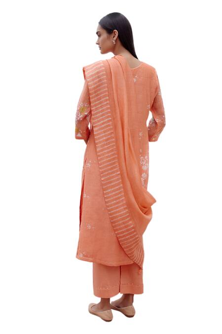 Vaayu_Peach Muslin, Cotton Embroidery Round Floral Print Thread Work Kurta Pant Set _Online_at_Aza_Fashions