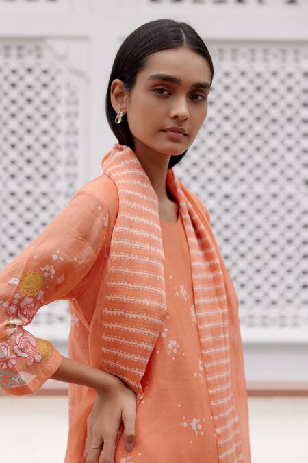 Buy_Vaayu_Peach Muslin, Cotton Embroidery Round Floral Print Thread Work Kurta Pant Set 