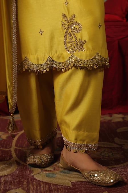 Buy_Label Niti Bothra_Yellow Chanderi Silk Zari, Sequins, Ambi Buta Paisley Kurta And Pant Set 