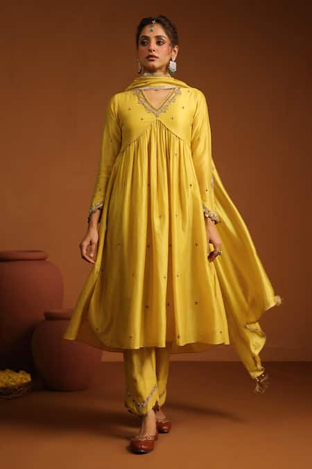 Label Niti Bothra Yellow Anarkali And Pant Chanderi Silk Embroidery Zardozi V Chunnat Work Set 