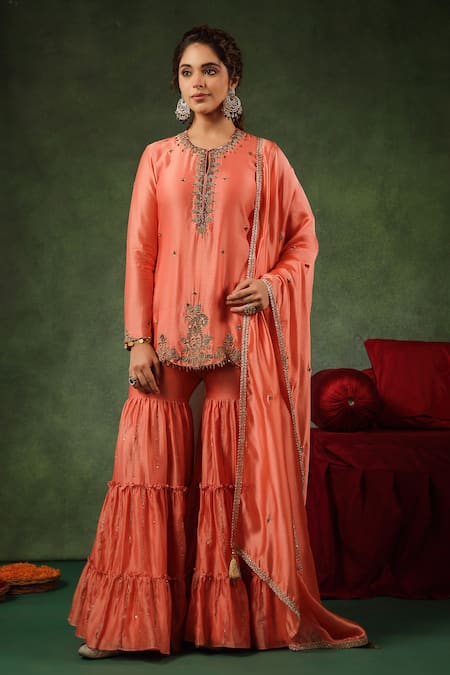 Label Niti Bothra Peach Chanderi Silk Embroidery Zardozi Round Paisley Kurta Gharara Set 