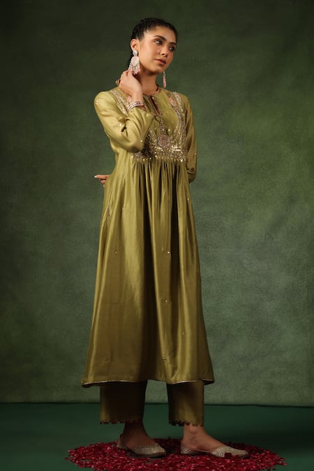 Buy_Label Niti Bothra_Green Chanderi Silk Sequins, Embroidery, Zari Zardozi Gathered Kurta Set 
