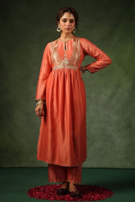 Shop Label Niti Bothra Peach Chanderi Silk Sequins, Zari Keyhole Zardozi Embroidered Kurta And Pant Set Shop_Label Niti Bothra_Peach Chanderi Silk Sequins, Zari Keyhole Zardozi Embroidered Kurta And Pant Set