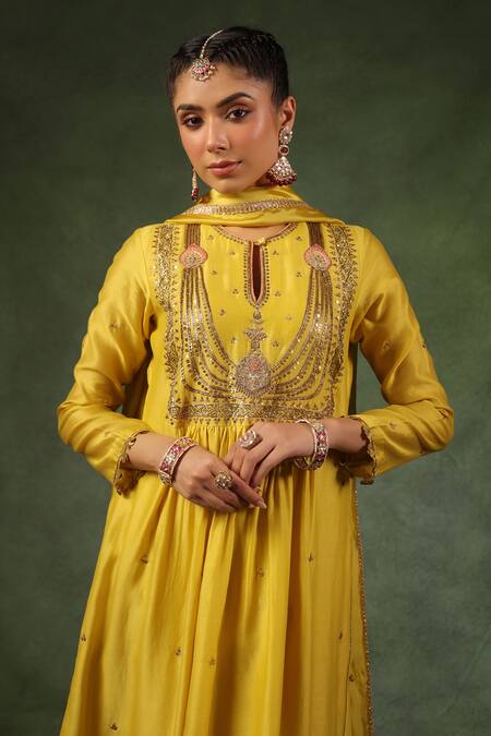 Buy_Label Niti Bothra_Yellow Chanderi Silk Sequins, Zari, Embroidery Zardozi Kurta And Pant Set 