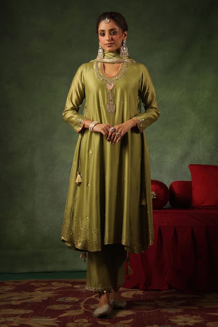 Label Niti Bothra Green Kurta And Pant Chanderi Silk Embroidery Zardozi U Neck Sequin Yoke Set 