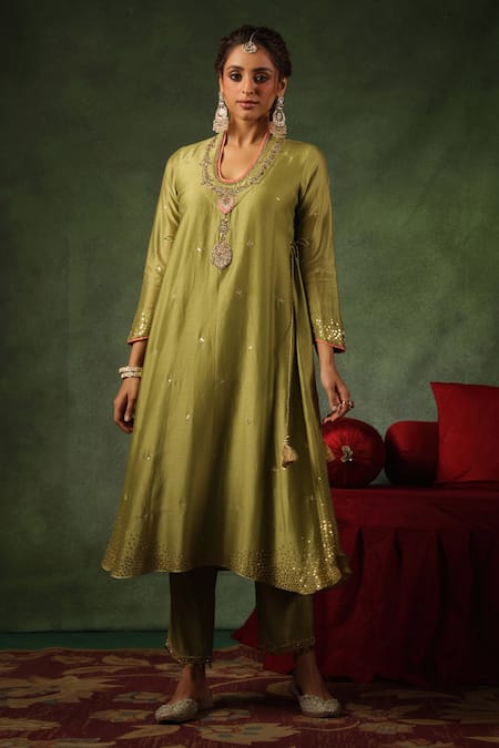 Buy_Label Niti Bothra_Green Chanderi Silk Sequins, Zari, Embroidery V-neck Zardozi And Kurta Set _Online_at_Aza_Fashions