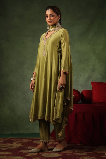 Shop_Label Niti Bothra_Green Chanderi Silk Sequins, Zari, Embroidery V-neck Zardozi And Kurta Set _Online_at_Aza_Fashions