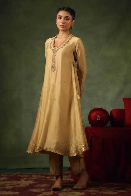 Buy_Label Niti Bothra_Gold Chanderi Silk Sequins, Zari, Embroidery Round Leaf Butta Kurta And Pant Set _Online_at_Aza_Fashions