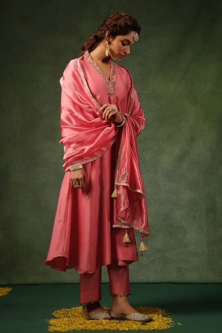 Label Niti Bothra Pink Kurta And Pant Chanderi Silk Embroidery Zardozi V Neck Phool Neckline Set 