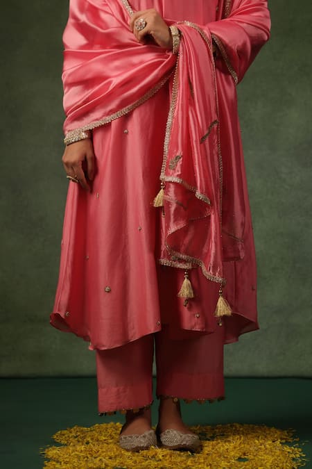 Buy_Label Niti Bothra_Pink Chanderi Silk Zari, Sequins, Embroidery V-neck Phool Zardozi Kurta And Pant 