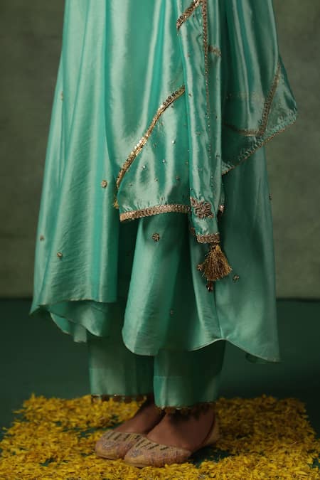 Buy_Label Niti Bothra_Blue Chanderi Silk Zari, Sequins, Embroidery V-neck, Collared Zardozi Kurta Set 