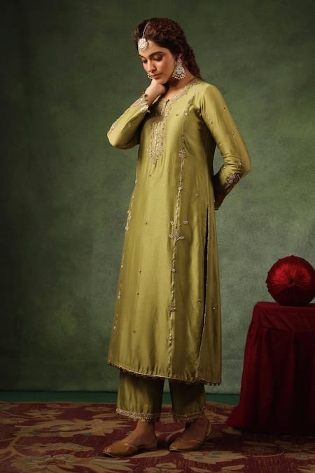 Buy_Label Niti Bothra_Green Chanderi Silk Zari, Sequins, Embroidery Round Zardozi Kurta And Pant Set 