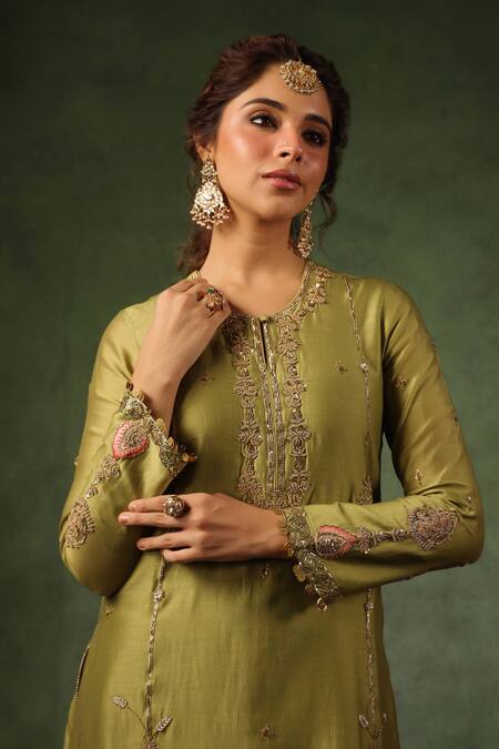 Shop Label Niti Bothra Green Chanderi Silk Zari, Sequins, Embroidery Round Zardozi Kurta And Pant Set Shop_Label Niti Bothra_Green Chanderi Silk Zari, Sequins, Embroidery Round Zardozi Kurta And Pant Set