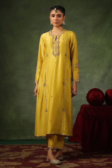 Label Niti Bothra_Yellow Chanderi Silk, Organza Sequins, Zari, Embroidery Round Patti Kurta Set _Online_at_Aza_Fashions