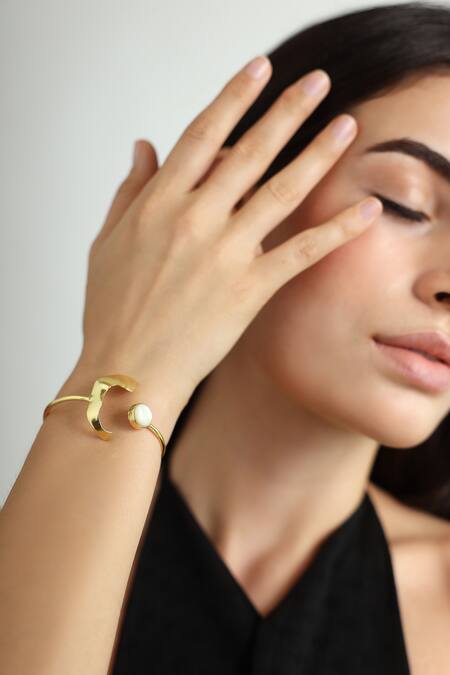 Varnika Arora_White Pearls Embellished Shell Bracelet _Online_at_Aza_Fashions