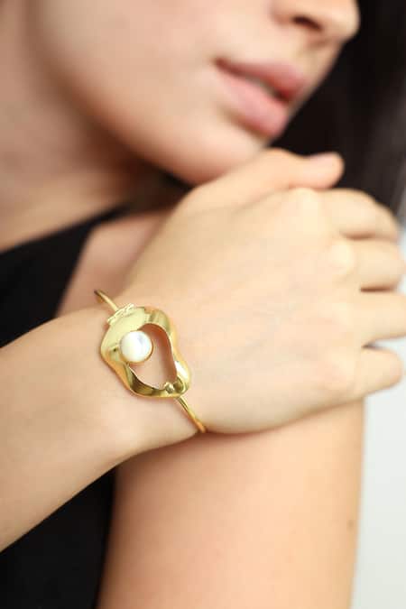 Varnika Arora_White Pearls Breeze Encrusted Bracelet _Online_at_Aza_Fashions